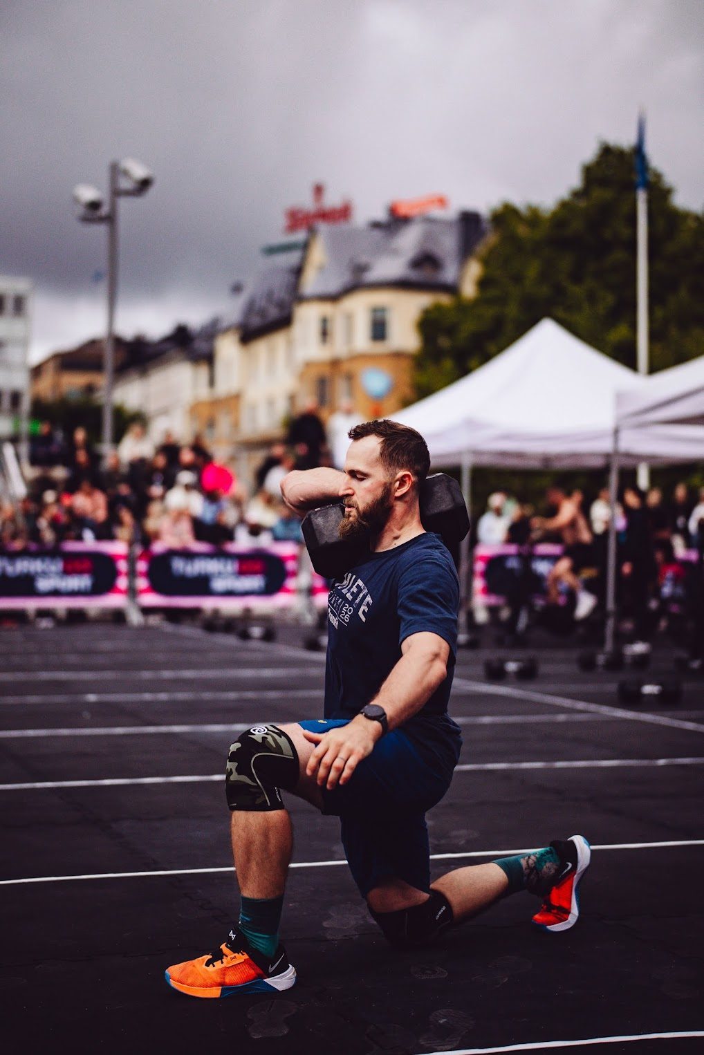 Sten Remmelg performing overhead walking lunges